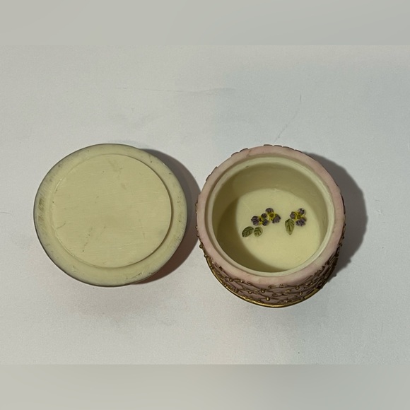 Vintage Dezine 1996 Trinket Box Hat Box With Bow & Flowers With Lid - Picture 6 of 8